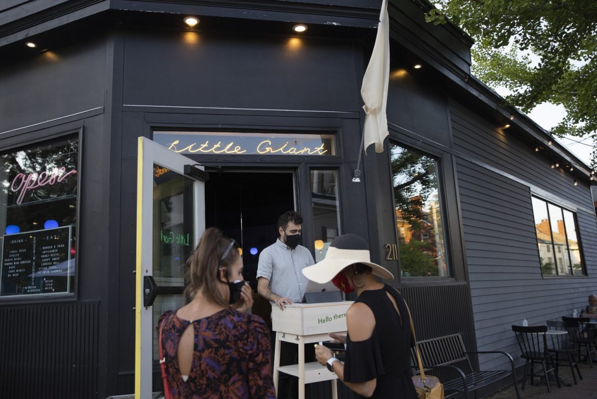 Can Restaurants in Canada Survive the Winter?